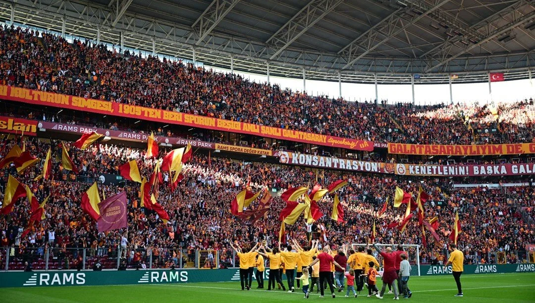 Galatasaray'dan karaborsa ve usulsüz bilet açıklaması!
